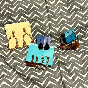 Lot of 5 pair earrings with gold tones